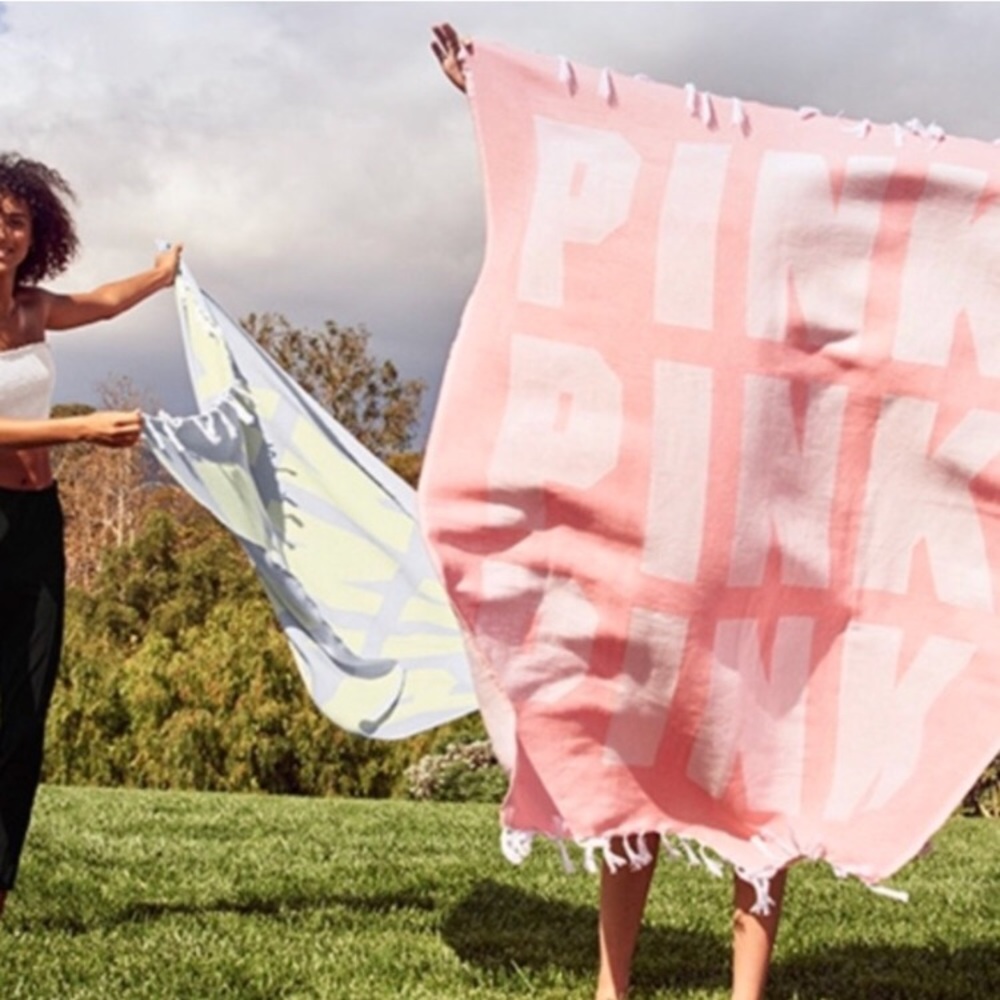 •Victoria’s Secret PINK• Logo beach blanket - Picture 3 of 3